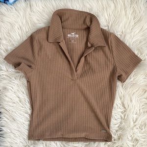 Cropped hollister short sleeve collared tee